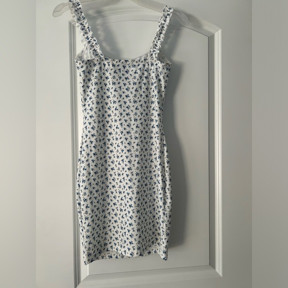 Floral White and Blue Dress - Picture 2 of 3